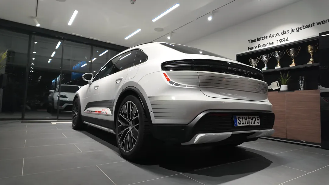 Porsche im Showroom – Automotive-Marketing für Autohäuser